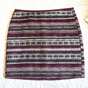 H&M Burgundy Skirt sizeze 6